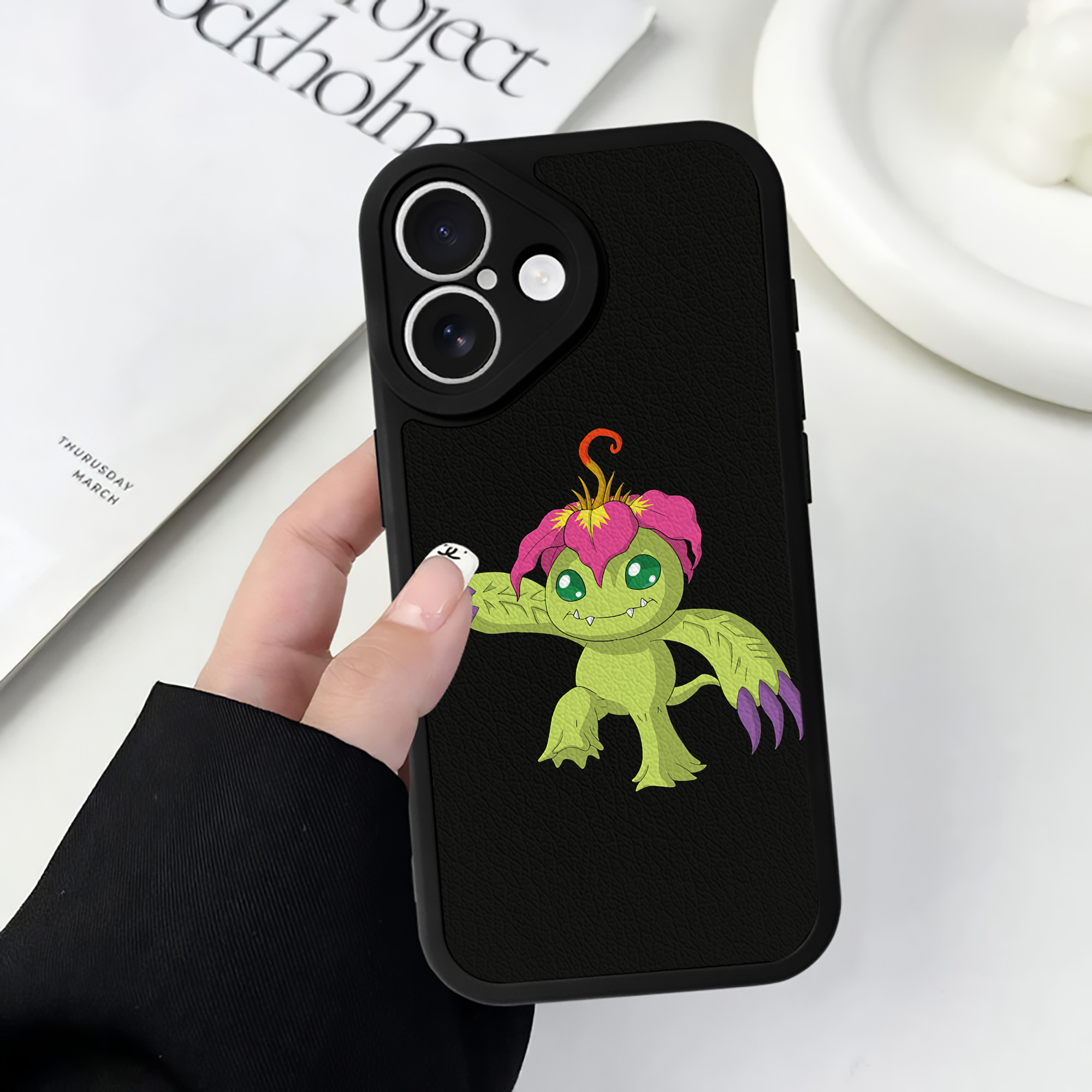 （画像用） Digimon デジタルモンスター/デジモン 【iPhone 16シリーズ対応】シリコンスマホケース（レザー調） 材質：シリコン